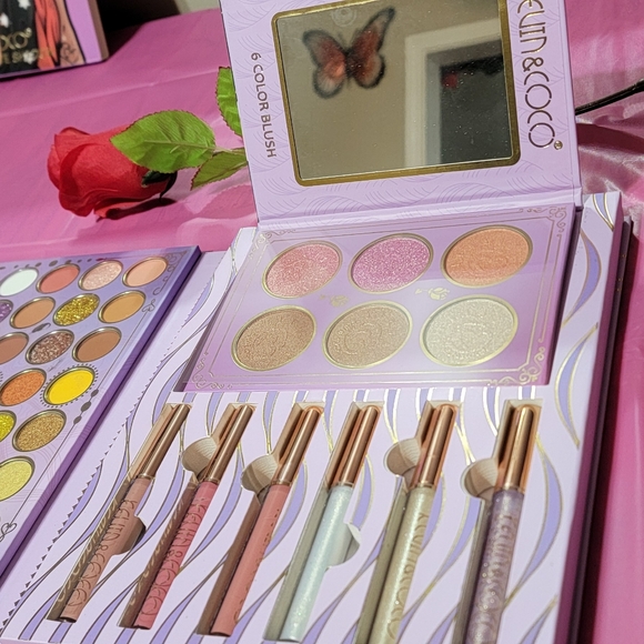 Colorfull long lasting eyeshadow and matte lip.color - Picture 2 of 3